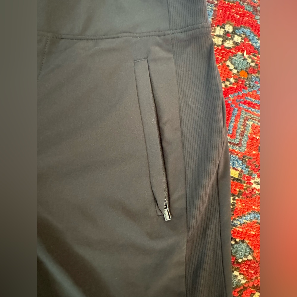 Athleta Women's Black Shorts - Picture 5 of 5